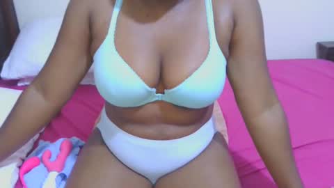 Snapshot of sexymompie chatting on 12-20-24, 10:49 CANDY online show from 12-20-24, 10:49