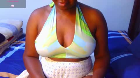 Snapshot of sexymompie chatting on 09-17-25, 07:15 CANDY online show from 09-17-25, 07:15