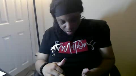 Snapshot of sexymona1218 chatting on 05-19-26, 05:14 SexyMona online show from 05-19-26, 05:14