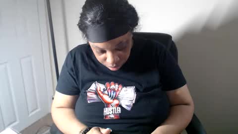 Snapshot of sexymona1218 chatting on 05-23-26, 01:59 SexyMona online show from 05-23-26, 01:59