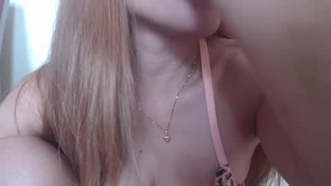 Snapshot of sexymye chatting on 02-11-25, 04:44 sexymye online show from 02-11-25, 04:44