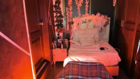 Snapshot of sexynaf chatting on 10-16-25, 07:26 N A F online show from 10-16-25, 07:26