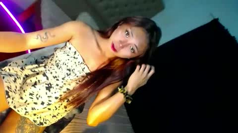 Snapshot of sexynaughtymorena chatting on 10-27-25, 07:56 REA online show from 10-27-25, 07:56