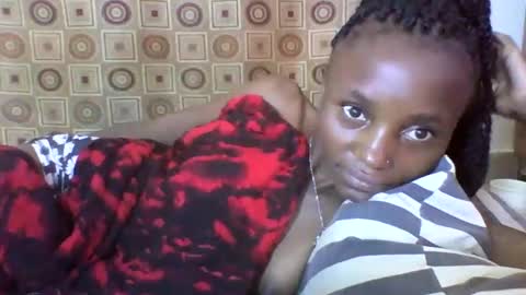 Snapshot of sexyneedle22 chatting on 02-09-25, 01:25 VIVIAN online show from 02-09-25, 01:25