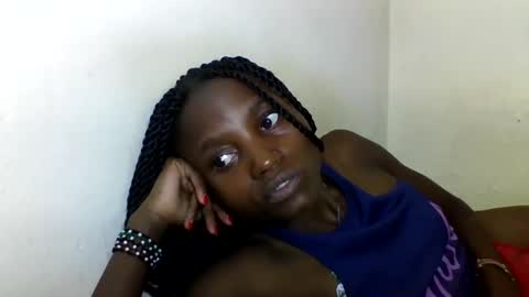 Snapshot of sexyneedle22 chatting on 02-12-25, 05:05 VIVIAN online show from 02-12-25, 05:05