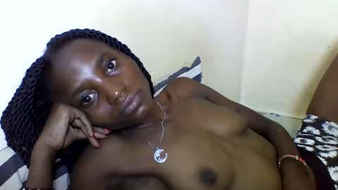 Snapshot of sexyneedle22 chatting on 02-14-25, 09:13 VIVIAN online show from 02-14-25, 09:13