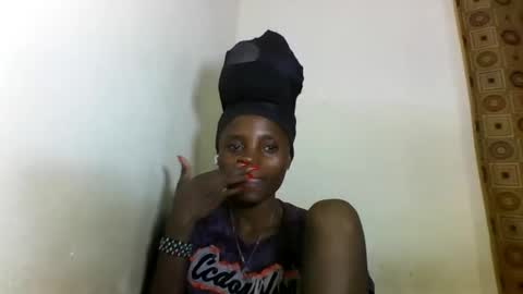 Snapshot of sexyneedle22 chatting on 02-18-25, 02:59 VIVIAN online show from 02-18-25, 02:59