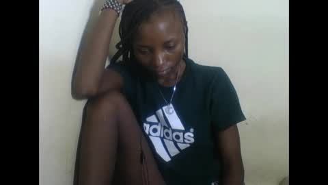 Snapshot of sexyneedle22 chatting on 03-12-25, 06:07 VIVIAN online show from 03-12-25, 06:07