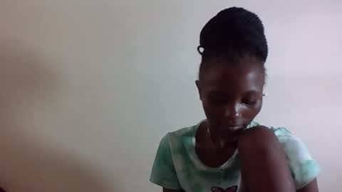 Snapshot of sexyneedle22 chatting on 10-22-25, 10:15 VIVIAN online show from 10-22-25, 10:15