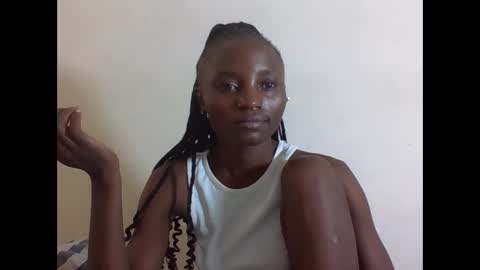 Snapshot of sexyneedle22 chatting on 11-11-25, 06:35 VIVIAN online show from 11-11-25, 06:35