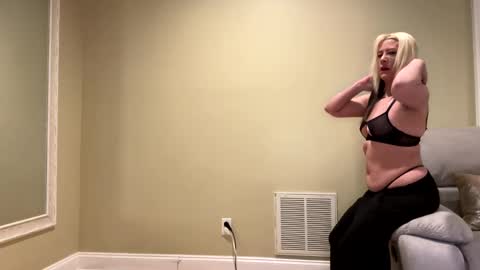 Sexypiglet2728 online show from 01-02-25, 03:48