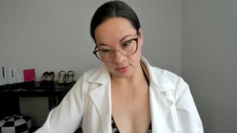 Snapshot of sexypsychologist chatting on 09-23-25, 05:38 Sexy Psychologist online show from 09-23-25, 05:38