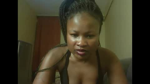 queenivy online show from 10-02-25, 06:48