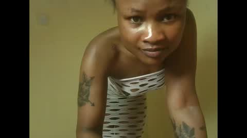 queenivy online show from 10-28-25, 01:14