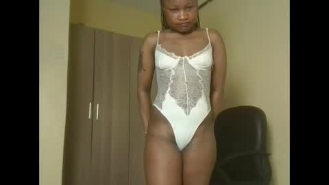 queenivy online show from 11-03-25, 02:57