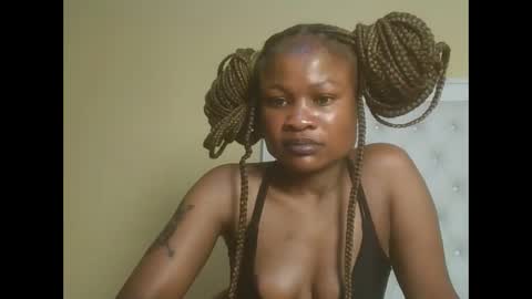 queenivy online show from 11-12-25, 06:19