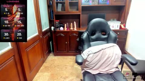 Snapshot of sexyrachel_ chatting on 11-14-25, 12:15 R A C H E L online show from 11-14-25, 12:15