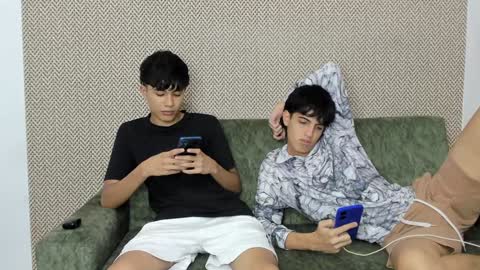 Snapshot of sexys_boys18 chatting on 01-15-25, 08:37 MATIAS-18   THIAHO -18  MAX-19  NICOKALY-19  CAIN-19   MOD ESTEBAN online show from 01-15-25, 08:37