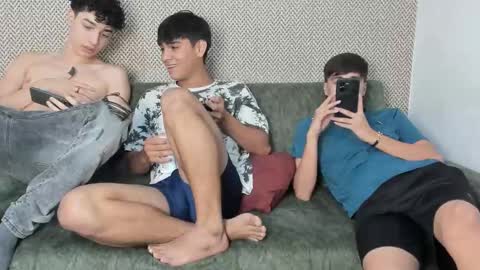 Snapshot of sexys_boys18 chatting on 03-06-25, 01:24 MATIAS-18   THIAHO -18  MAX-19  NICOKALY-19  CAIN-19   MOD ESTEBAN online show from 03-06-25, 01:24