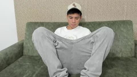 Snapshot of sexys_boys18 chatting on 09-29-25, 07:08 MATIAS-18   THIAHO -18  MAX-19  NICOKALY-19  CAIN-19   MOD ESTEBAN online show from 09-29-25, 07:08