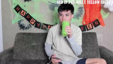 Snapshot of sexys_boys18 chatting on 10-13-25, 07:36 MATIAS-18   THIAHO -18  MAX-19  NICOKALY-19  CAIN-19   MOD ESTEBAN online show from 10-13-25, 07:36