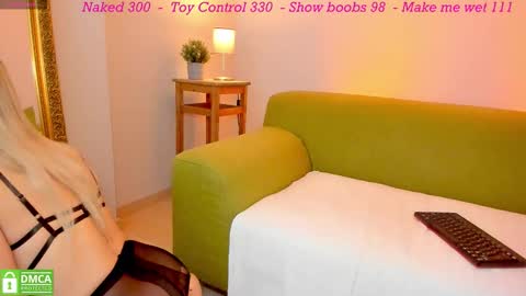 Snapshot of sexyscouple chatting on 10-28-25, 12:09 Kristina the Best. Join me too on online show from 10-28-25, 12:09