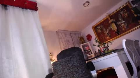 Snapshot of sexyshemale4uxxx chatting on 02-22-25, 05:02    online show from 02-22-25, 05:02