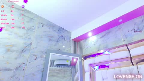 Snapshot of sexysister_ chatting on 01-14-25, 12:14 Kendall online show from 01-14-25, 12:14