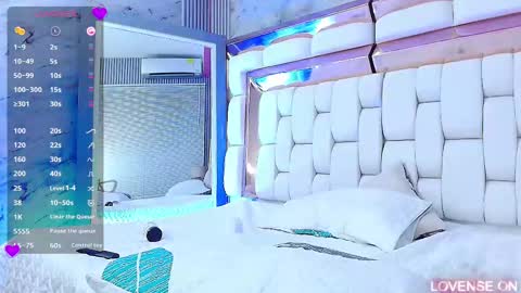 Snapshot of sexysister_ chatting on 03-09-25, 06:11 Kendall online show from 03-09-25, 06:11