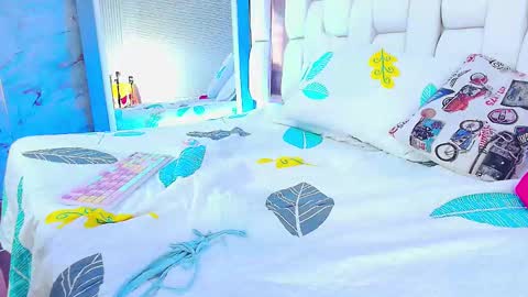 Snapshot of sexysister_ chatting on 03-12-25, 03:18 Kendall online show from 03-12-25, 03:18