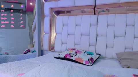 Snapshot of sexysister_ chatting on 09-14-25, 12:37 Kendall online show from 09-14-25, 12:37