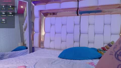 Snapshot of sexysister_ chatting on 09-15-25, 12:27 Kendall online show from 09-15-25, 12:27