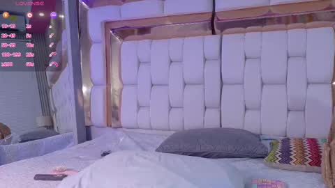 Snapshot of sexysister_ chatting on 09-22-25, 12:07 Kendall online show from 09-22-25, 12:07