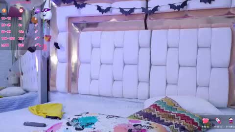 Snapshot of sexysister_ chatting on 10-13-25, 12:27 Kendall online show from 10-13-25, 12:27