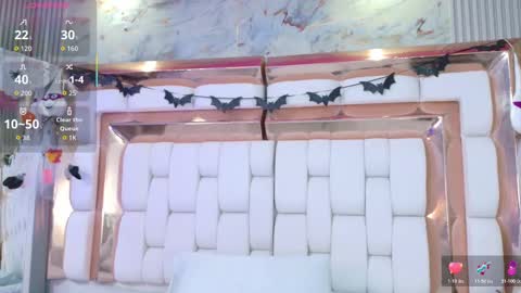 Snapshot of sexysister_ chatting on 10-18-25, 12:17 Kendall online show from 10-18-25, 12:17