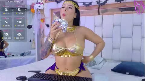 Snapshot of sexysister_ chatting on 10-31-25, 12:50 Kendall online show from 10-31-25, 12:50