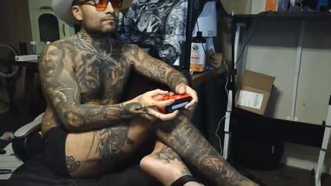 Snapshot of sexytattedlatino69 chatting on 12-14-25, 12:54 Sexy Tatted Latino online show from 12-14-25, 12:54