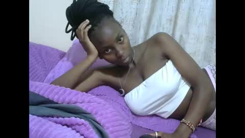 Snapshot of sexytinyy chatting on 02-06-26, 10:35 maria online show from 02-06-26, 10:35