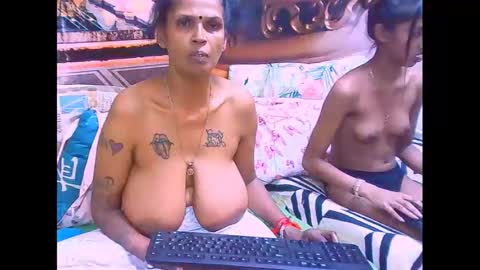 Snapshot of sexyva4u2luv chatting on 09-15-25, 09:31 sexyva4u2luv online show from 09-15-25, 09:31