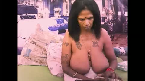 Snapshot of sexyva4u2luv chatting on 10-31-25, 07:48 sexyva4u2luv online show from 10-31-25, 07:48