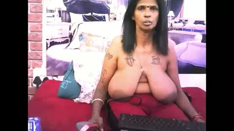 Snapshot of sexyva4u2luv chatting on 11-25-25, 07:25 sexyva4u2luv online show from 11-25-25, 07:25