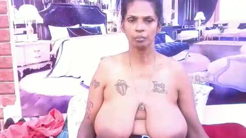 Snapshot of sexyva4u2luv chatting on 11-26-25, 07:37 sexyva4u2luv online show from 11-26-25, 07:37