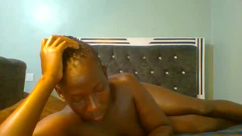 Snapshot of sexyvivy chatting on 02-15-25, 03:17 VIVIAN online show from 02-15-25, 03:17