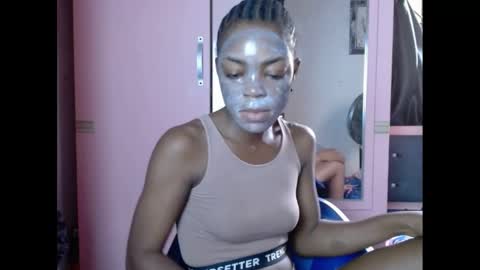 Snapshot of sexyxbunnyxx chatting on 01-17-25, 11:06 Blue online show from 01-17-25, 11:06