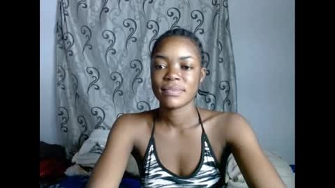 Snapshot of sexyxbunnyxx chatting on 01-30-25, 11:02 Blue online show from 01-30-25, 11:02