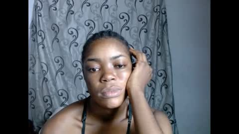 Snapshot of sexyxbunnyxx chatting on 01-31-25, 02:04 Blue online show from 01-31-25, 02:04