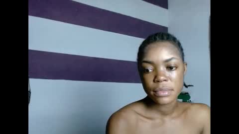 Snapshot of sexyxbunnyxx chatting on 01-31-25, 08:33 Blue online show from 01-31-25, 08:33