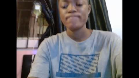 Snapshot of sexyxbunnyxx chatting on 02-04-25, 09:52 Blue online show from 02-04-25, 09:52