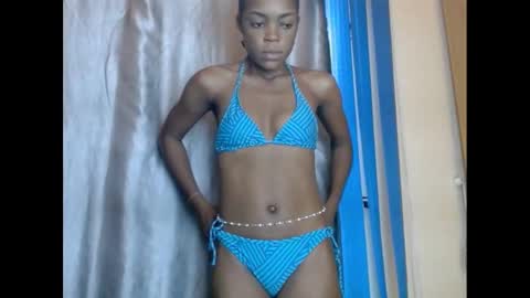 Snapshot of sexyxbunnyxx chatting on 02-16-25, 10:43 Blue online show from 02-16-25, 10:43