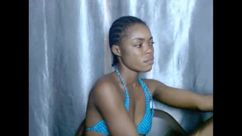 Snapshot of sexyxbunnyxx chatting on 02-16-25, 01:49 Blue online show from 02-16-25, 01:49